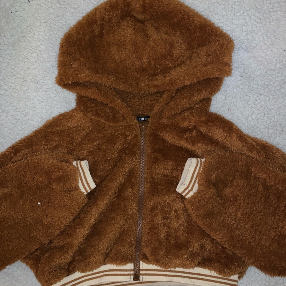 Cropped fuzzy zip up sweatshirt